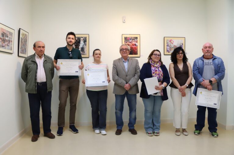 Mercedes Fernández conquista el primer lugar en el XV Concurso Fotográfico del Carnaval 2026, con José Antonio Romero y Mario Cervantes en los puestos de honor