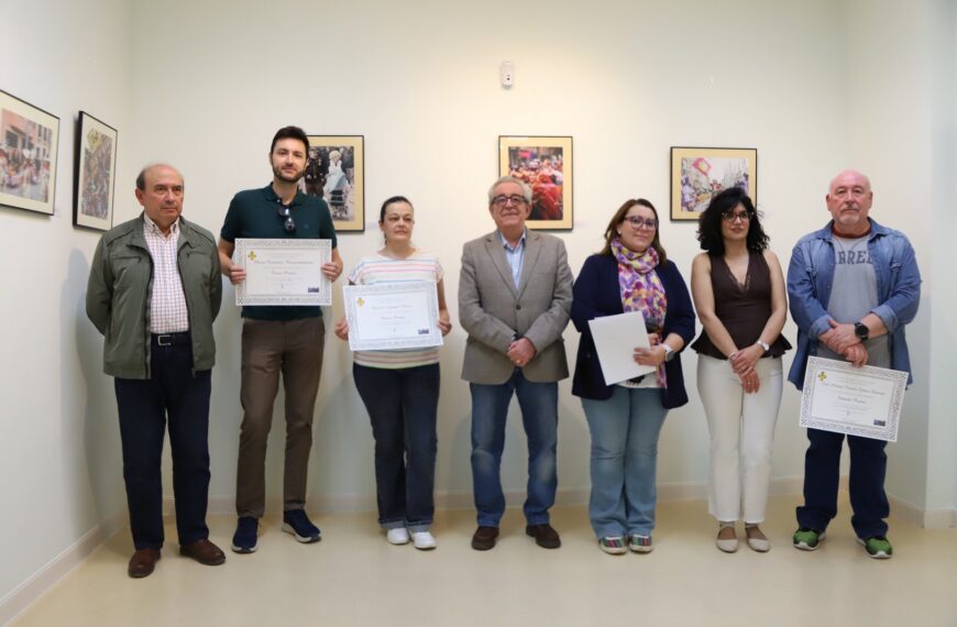 Mercedes Fernández conquista el primer lugar en el XV Concurso Fotográfico del Carnaval 2026, con José Antonio Romero y Mario Cervantes en los puestos de honor