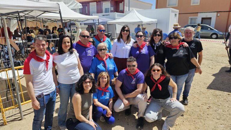 Renace la Tradición: Cientos Acuden a las Migas de las Fiestas de la Divina Pastora en un Brillante Primero de Mayo