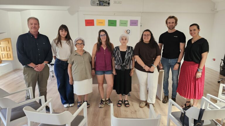 Análisis de Barreras Invisibles del Edadismo: La Campaña ’12 Meses, 12 Compromisos’ de los Servicios Sociales del Ayuntamiento de Manzanares