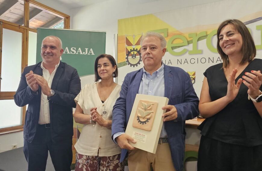 Asaja destaca la importancia de la plataforma PIDA en Fercam y homenajea al periodista Antonio Gómez Olmos