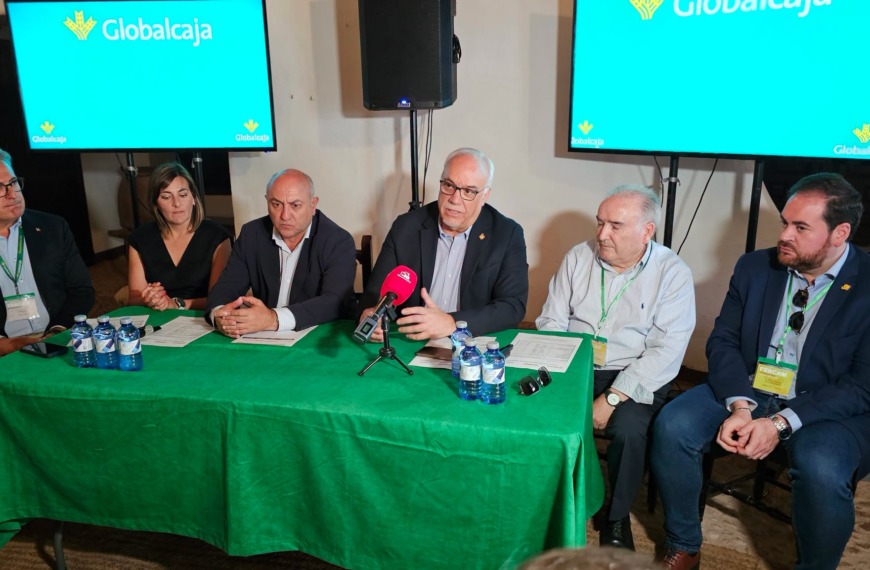 El Alcalde Julián Nieva Participa en la Lonja Agropecuaria de Fercam en el Estand de Globalcaja
