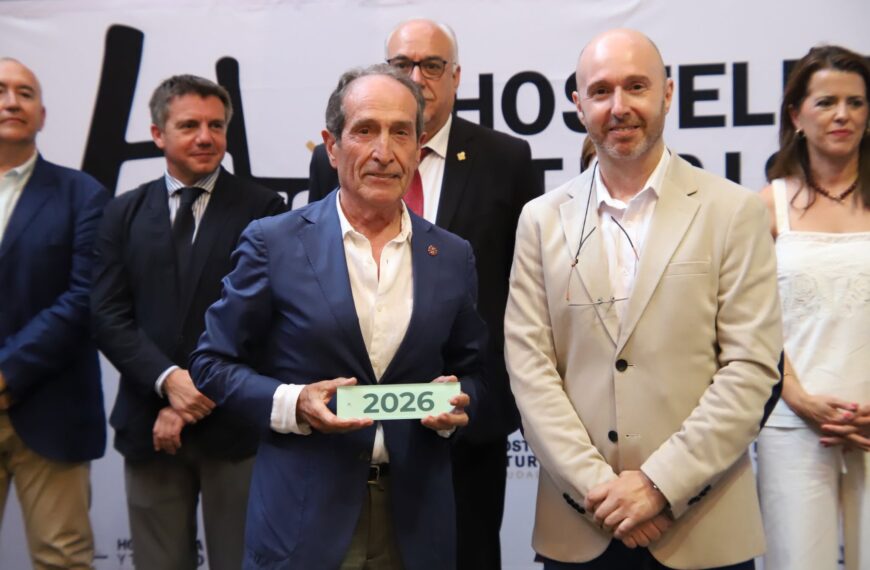 El Castillo de Pilas Bonas recibe nuevamente el distintivo 100% Empresarios con la presencia de Julián Nieva