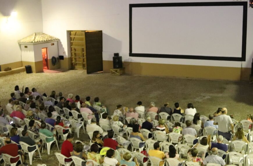El cine de verano de Manzanares se inaugura con ‘Asesinato en la 3ª planta’: Diez películas a exhibirse en el Centro Cultural ‘Ciega de Manzana’