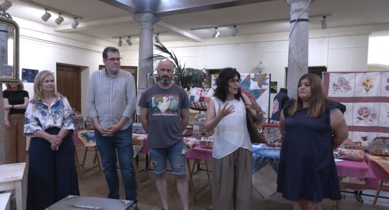 Finalización de Curso en la Universidad Popular de Manzanares Realza Patchwork, Fotografía y Restauración en Exposiciones Únicas