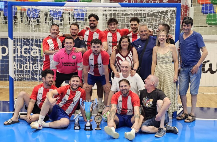 Ganadería Farrallá se corona de nuevo en la liga local de fútbol sala organizada por el Área de Deportes Ayto. Manzanares con una participación de más de doscientas personas