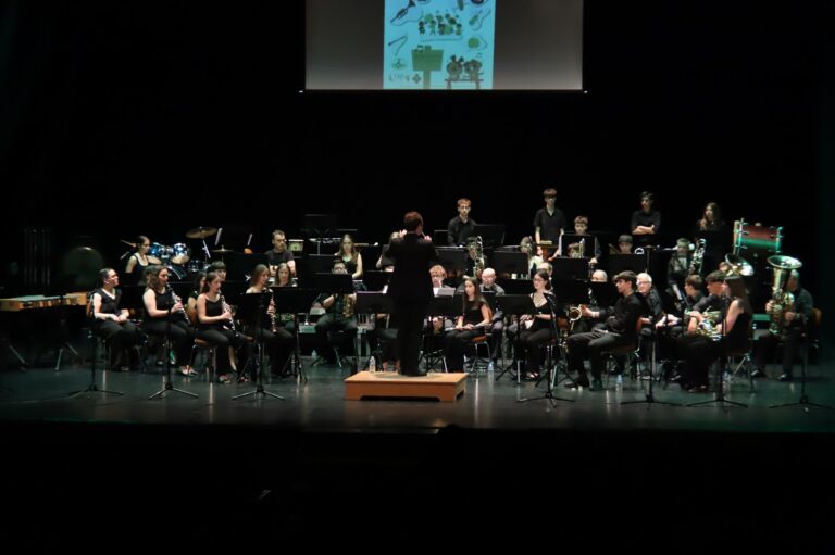 La Banda Juvenil de Manzanares AMC Julián Sánchez-Maroto Infunda el ‘Virus de la Música’ en su Concierto Didáctico al Público de Manzanares