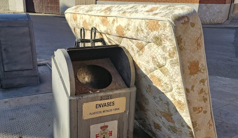 Recordatorio Ciudadano: Prohibición de Abandonar Residuos en la Vía Pública Según la Ordenanza Municipal Reguladora
