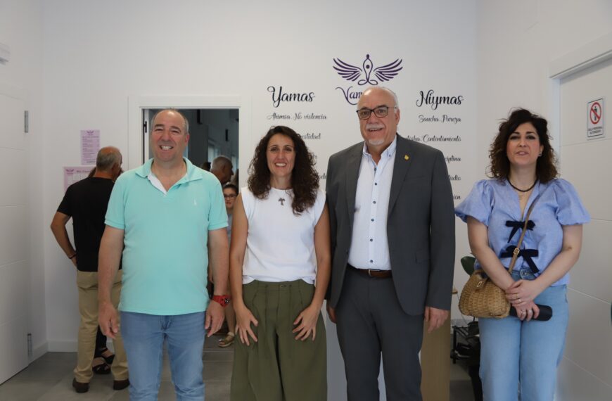 Vania Yoga: Un nuevo refugio para el bienestar físico y mental se inaugura en Manzanares, bajo la dirección de Ana Belén León.