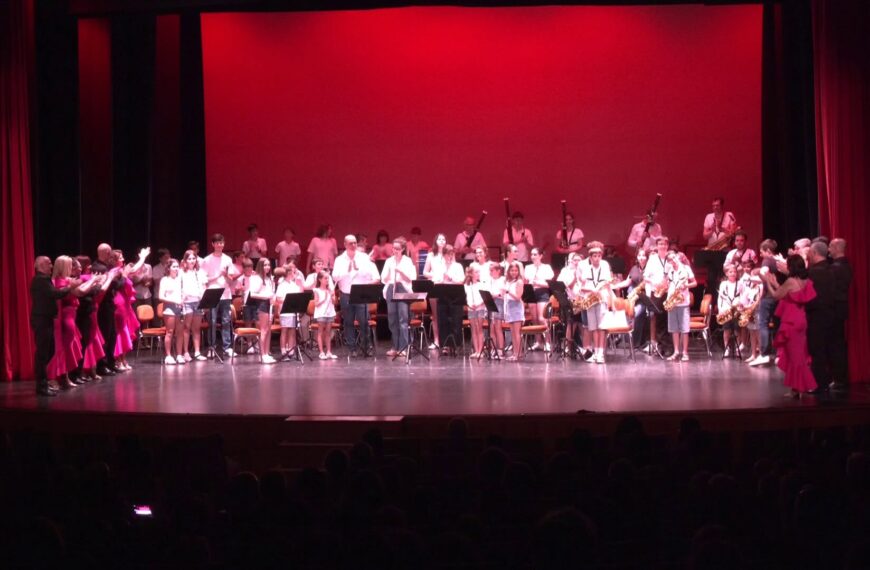 Viaje Global de Melodías: Un Asombroso Recorrido por las Músicas del Mundo en el Festival General de Agrupaciones Musicales en el Gran Teatro, Organizado por la Escuela Municipal de Música y Danza ‘Gui’