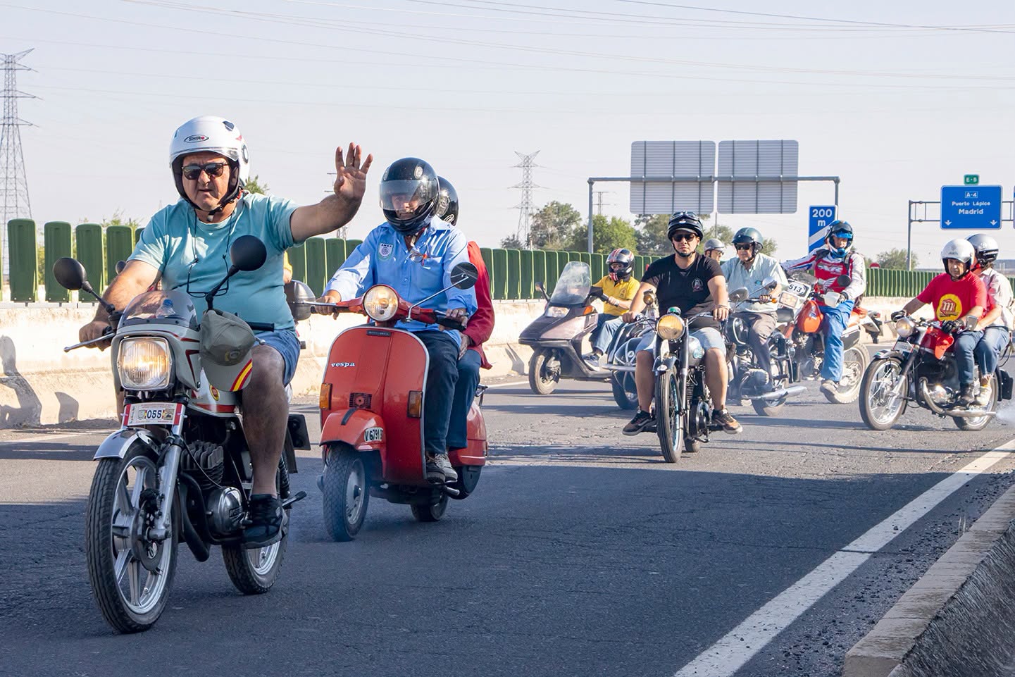 Celebración de Tres Décadas de Concentraciones de AMOE con Desfile de Cien Motos Clásicas