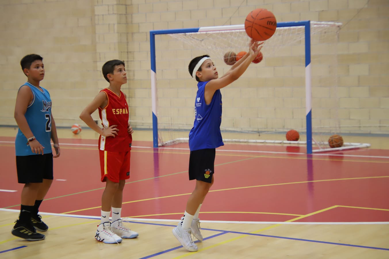 Celebrando Dos Décadas de Desarrollo Juvenil: Clubbal marca 20 años de su Campus de Baloncesto con la Participación de Cien Niños y Niñas