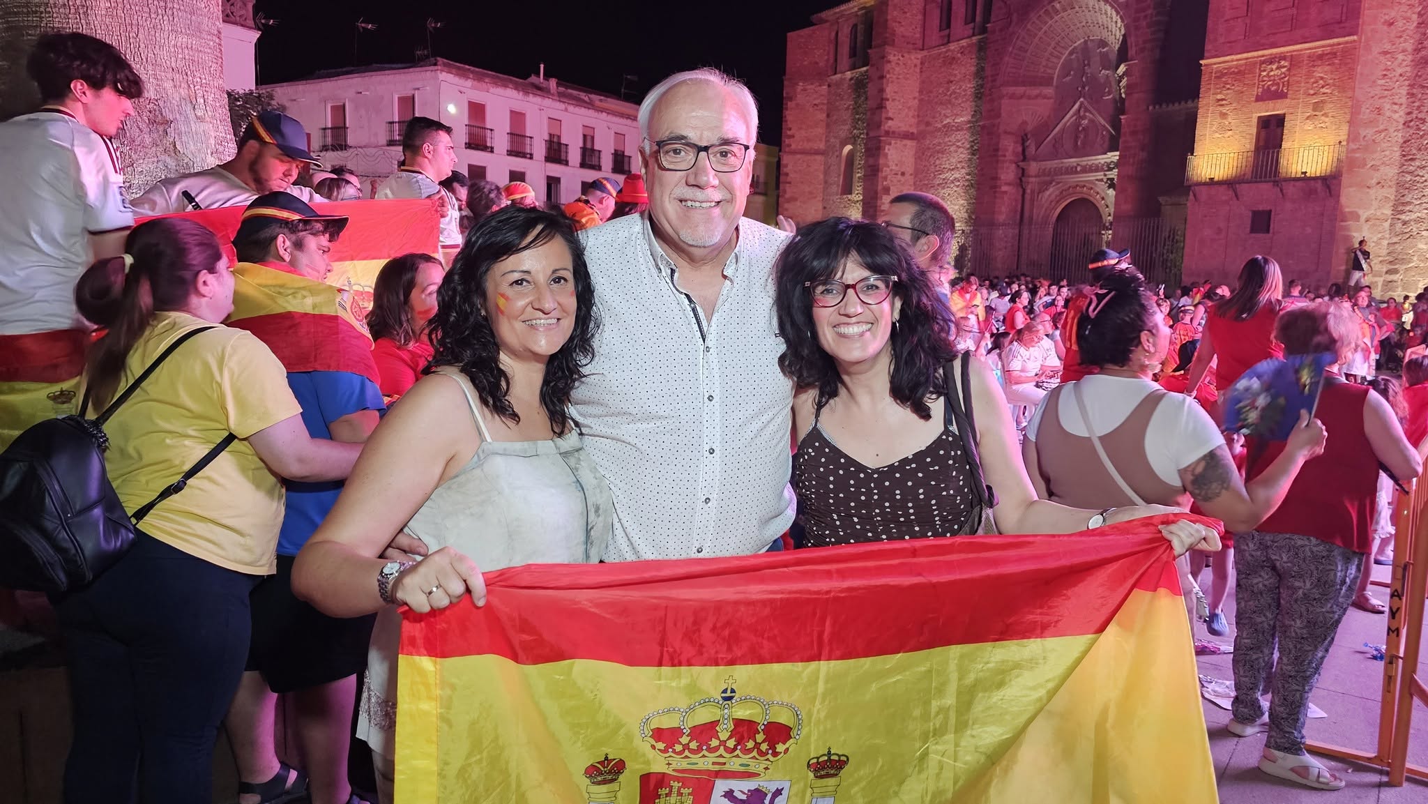 El Ayuntamiento de Manzanares celebra la Final del Mundial 2026 con una foto-galería en la plaza de la Constitución
