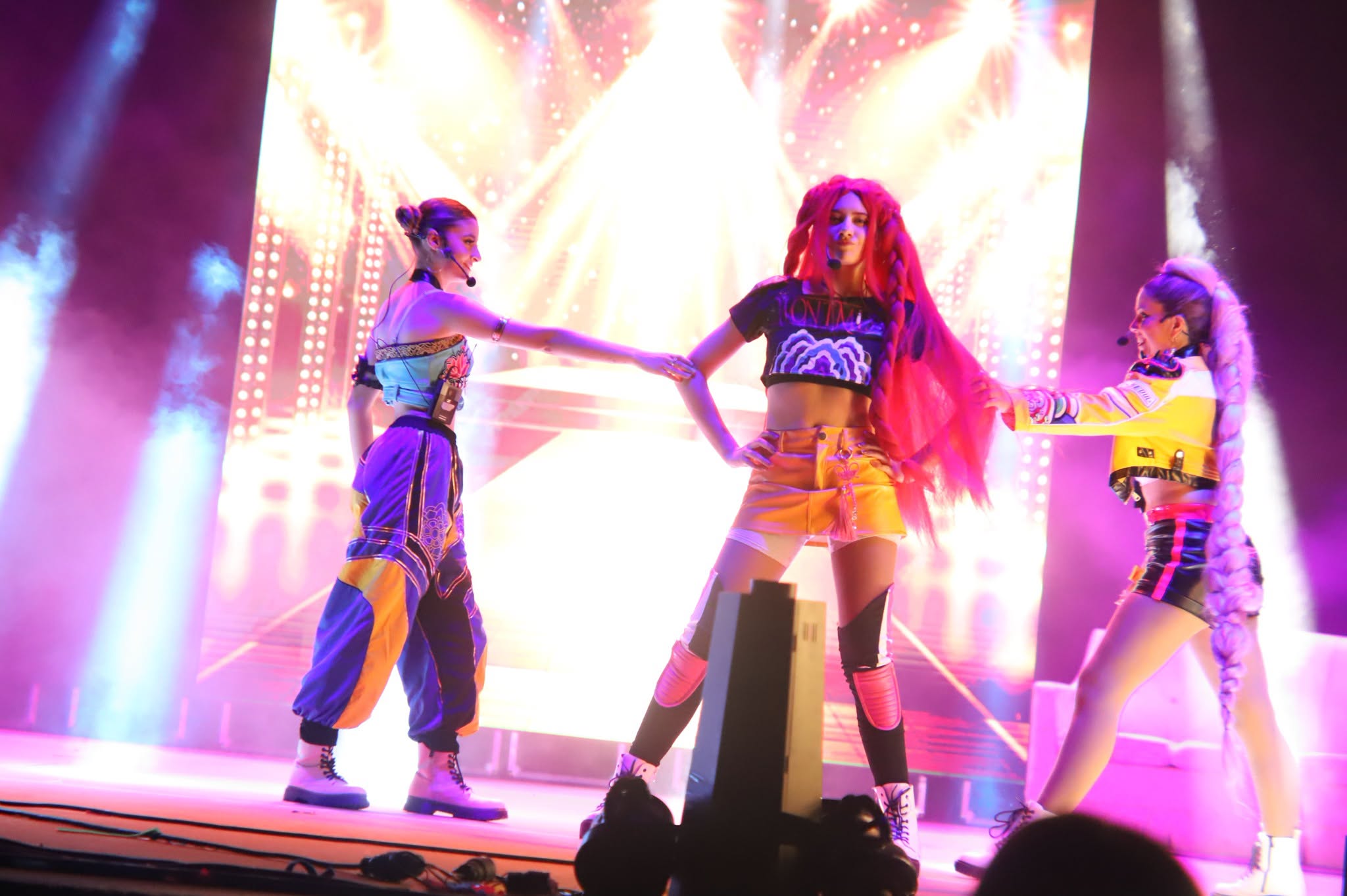 Éxito Arrollador de las Guerreras K-Pop en La Pérgola: Ru…en Concierto Lleva la Euforia a Jóvenes y Familias