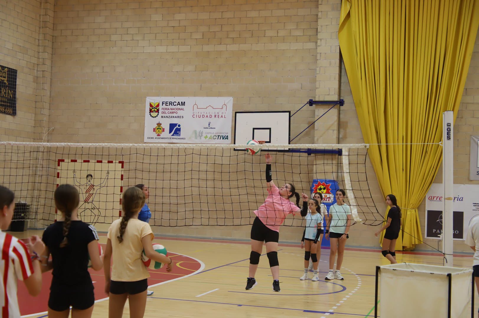 Formando el Futuro del Vóley: Campus de Voleibol en Manzanares Fomenta el Desarrollo de Talento Juvenil para un Futuro Club