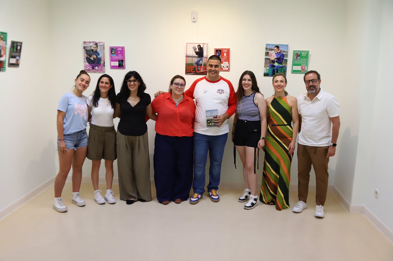 La Exposición Fotográfica de la Cam en la Biblioteca ‘Lope de Vega’: un Verano Dedicado a la Lectura y el Deporte