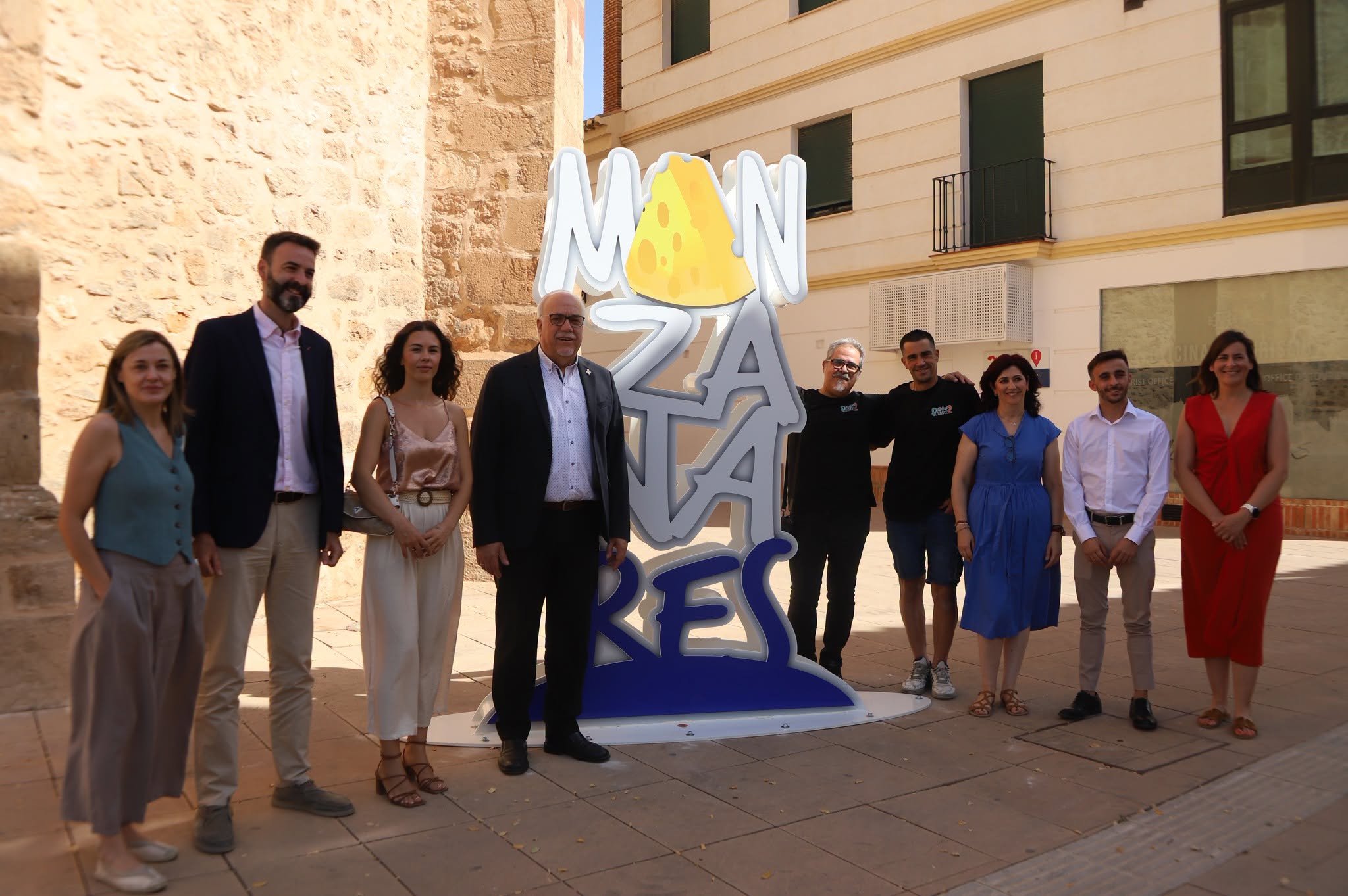Manzanares Devela un Nuevo Símbolo Turístico: Letras Gigantes en la Plaza de la Constitución
