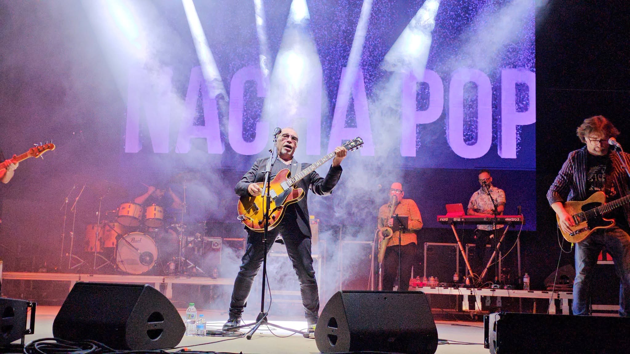 Triunfo Deportivo y Música En Vivo: Nacha Pop Oficial deslumbra en ‘La Pérgola’ durante la Feria 2026 en un concierto especial para Nacho G…