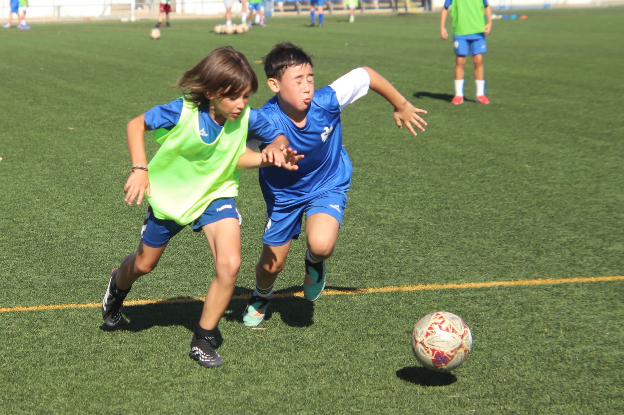 El Manzanares CF Honra a Gonzalo Hilario con Campus de Fútbol para Cuarenta Niños