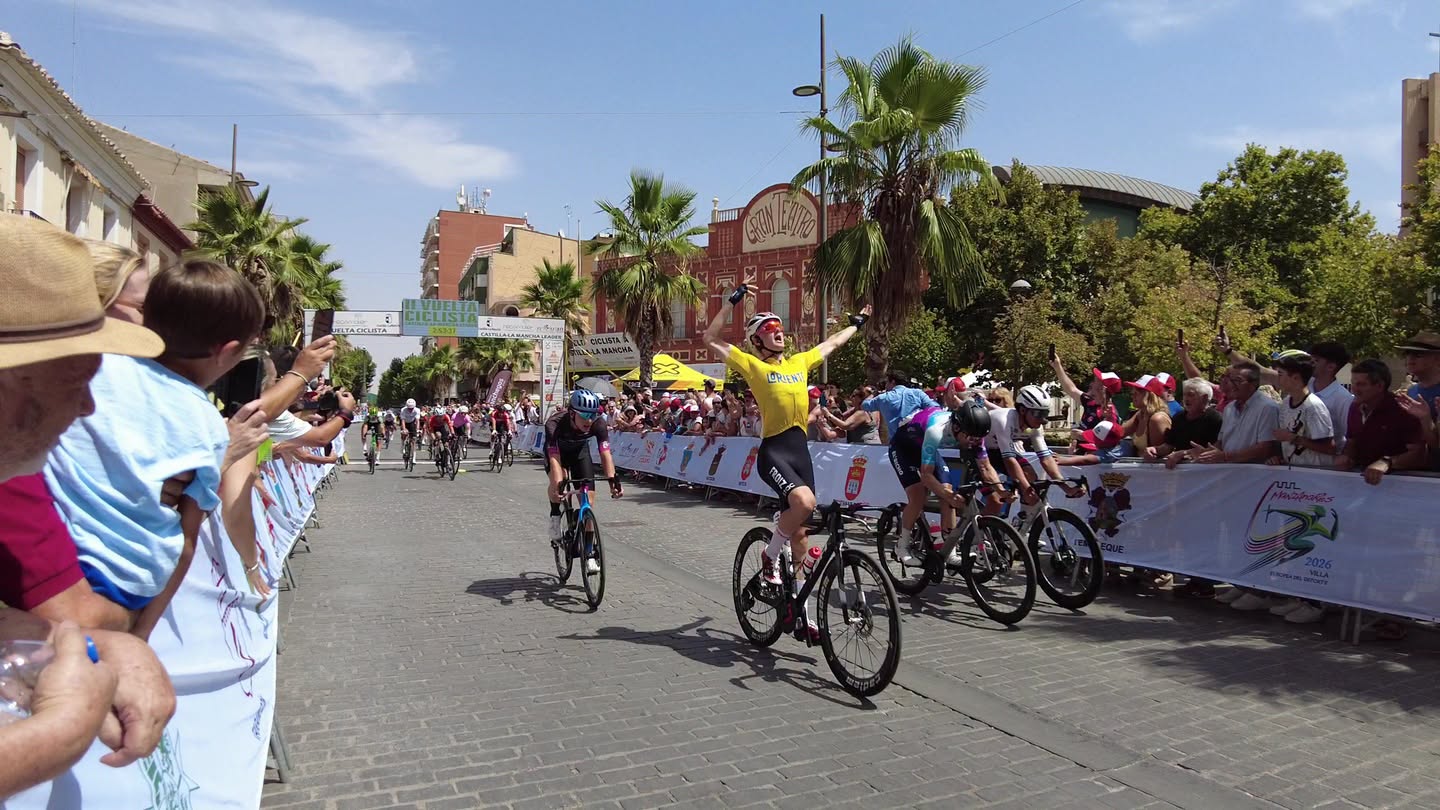 Manzanares, Protagonista del Espléndido Final de la II Vuelta Ciclista Castilla-La Mancha en la Plaza del Gran Teatro