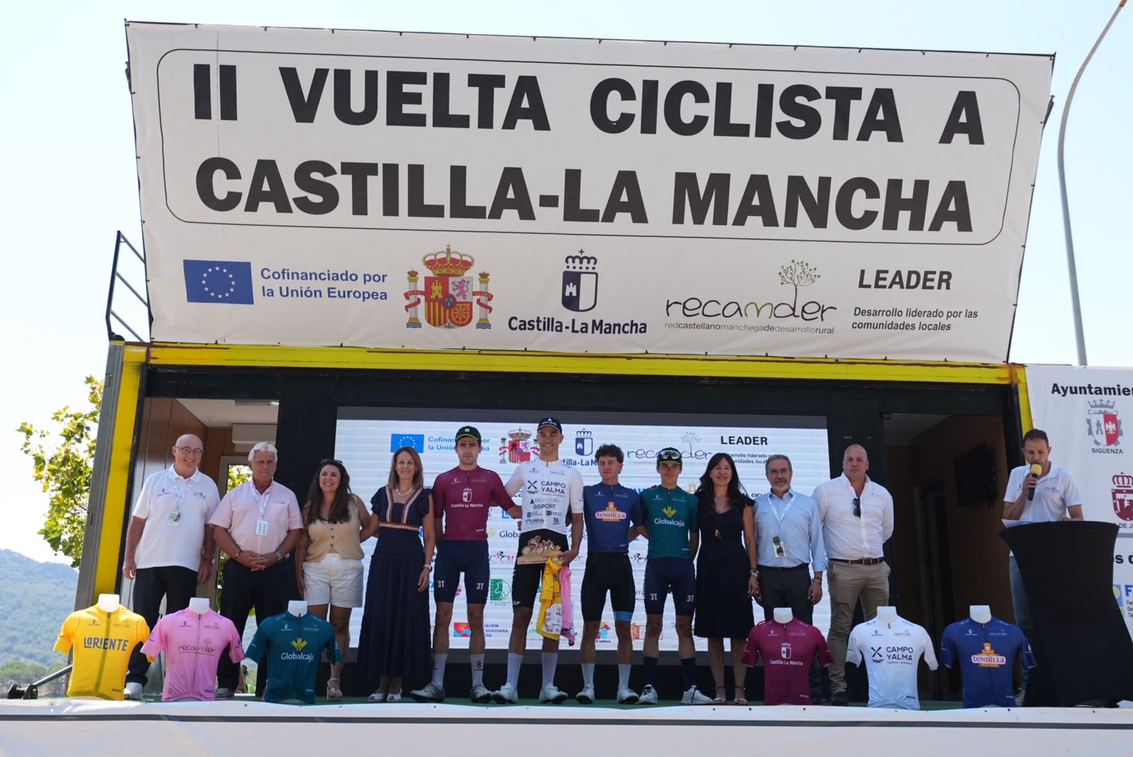 Tres de tres para Víctor Benareau en la Vuelta a Castilla-La Mancha masculina tras ganar en Almadén