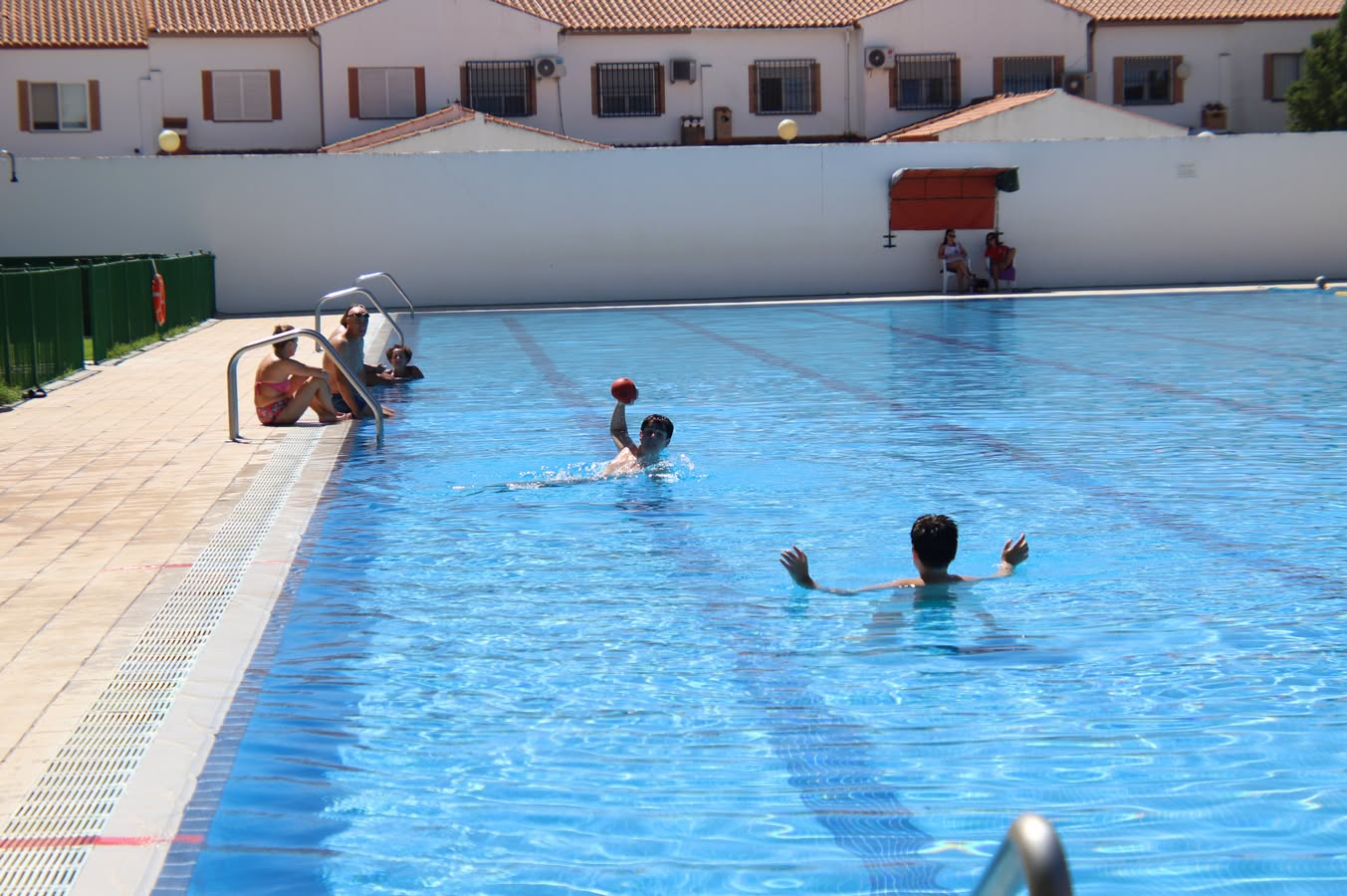 33,000 personas disfrutan del verano en la piscina: Ayuntamiento anuncia instalación de malla para ahorrar agua