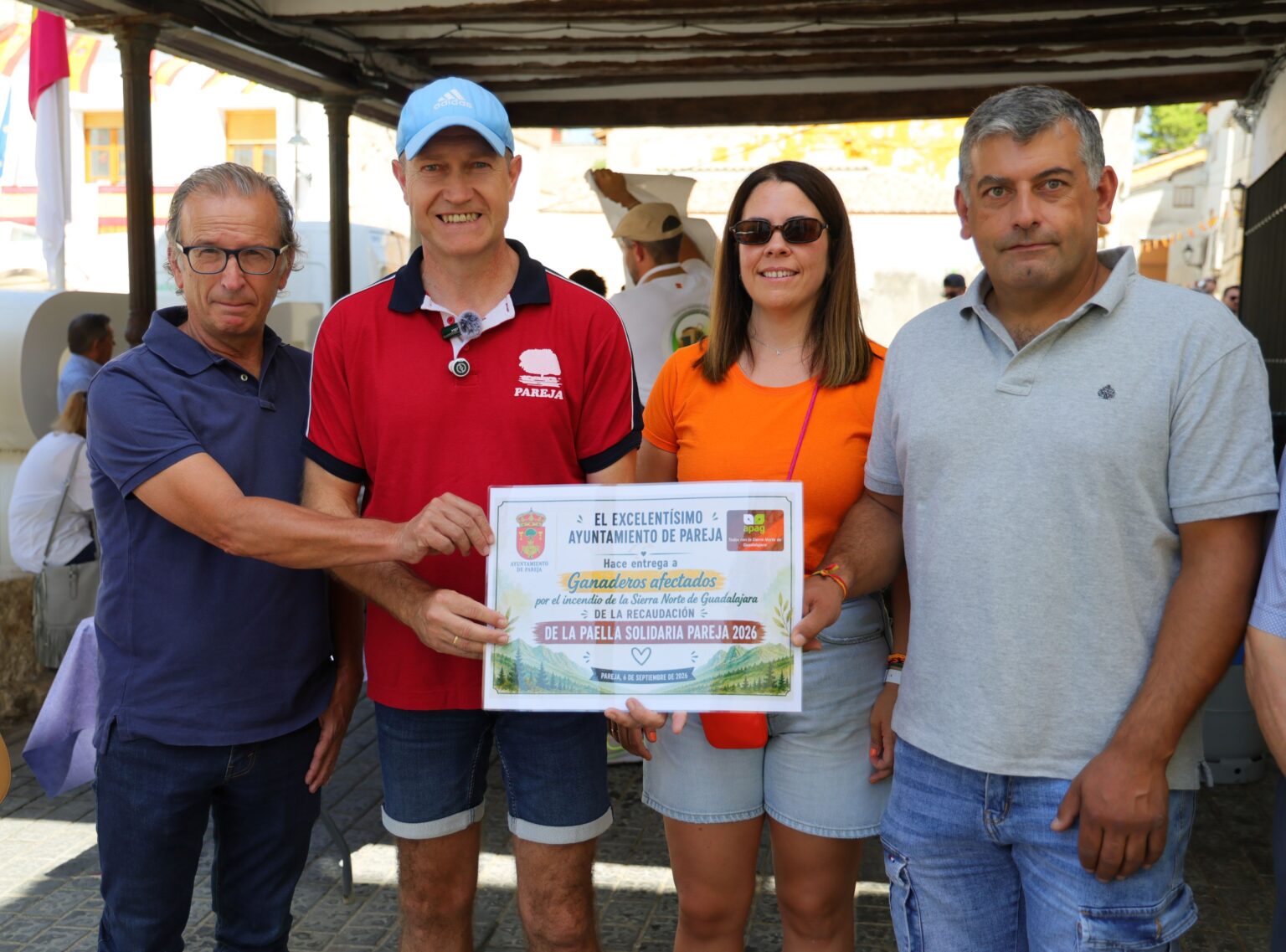 Pareja Solidaria con Ganaderos de la Sierra Norte Tras Incendios
