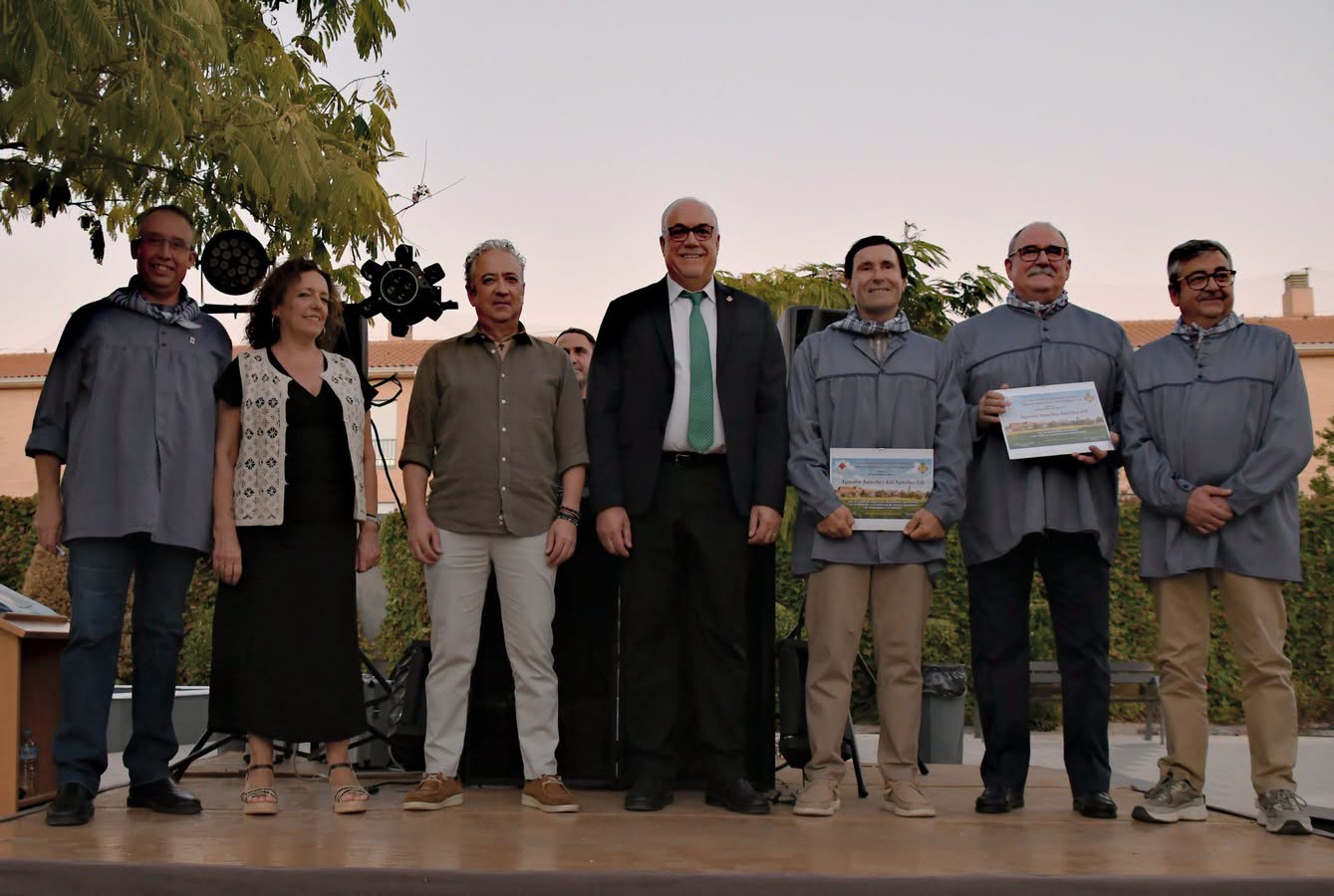 San Blas honra a Agustín Sánchez, la familia Román López-Villalta y Agustín Sánchez-Gil en emotivo acto organizado por la Asociación de Vecinos San Blas – Manzanares