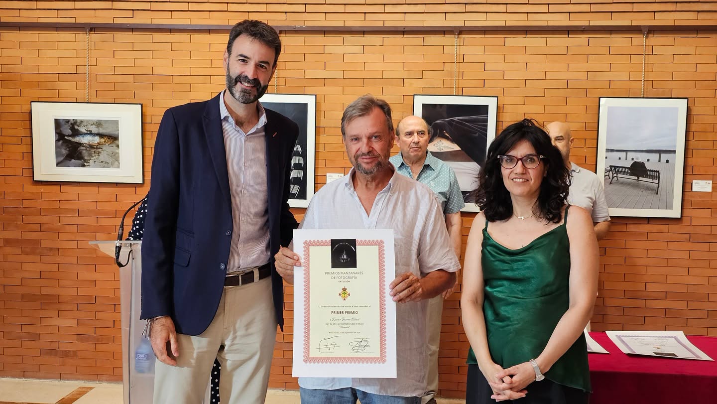 Xavier Ferrer triunfa en los Premios ‘Manzanares’ de Fotografía 2026; Mercedes Fernández y Marina Alises se destacan en categoría local