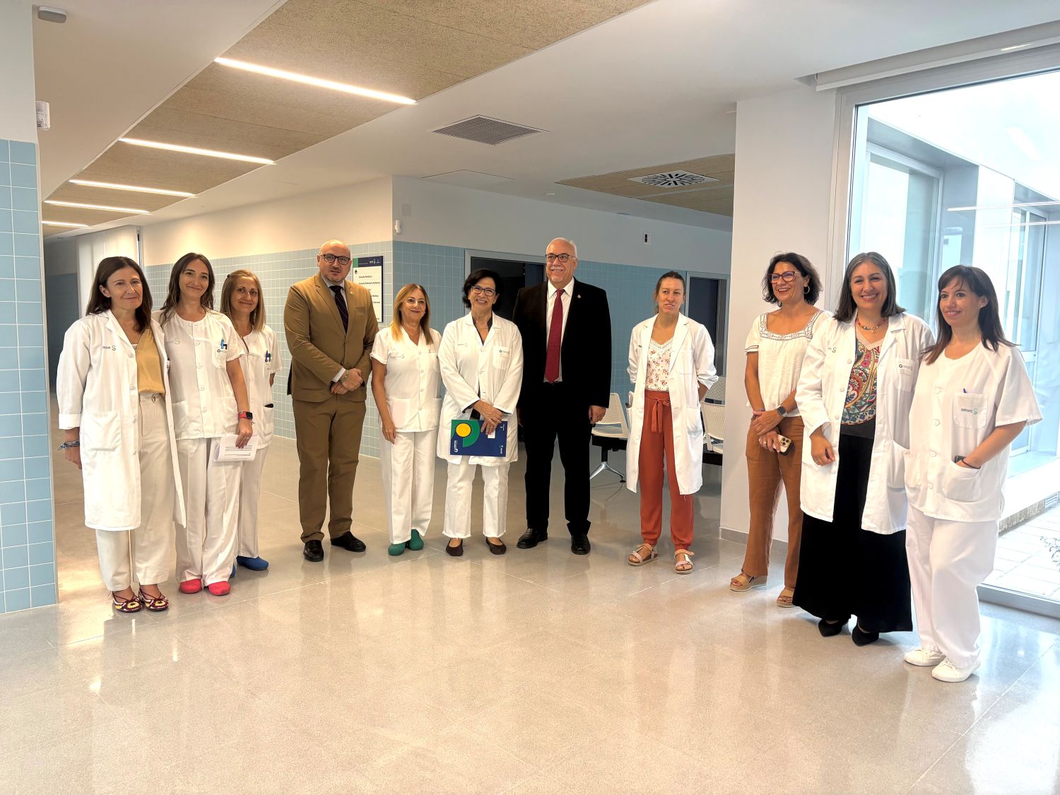 Asociaciones de pacientes y ciudadanía visitan las nuevas instalaciones del centro de salud Manzanares 2 en la jornada de puertas abiertas