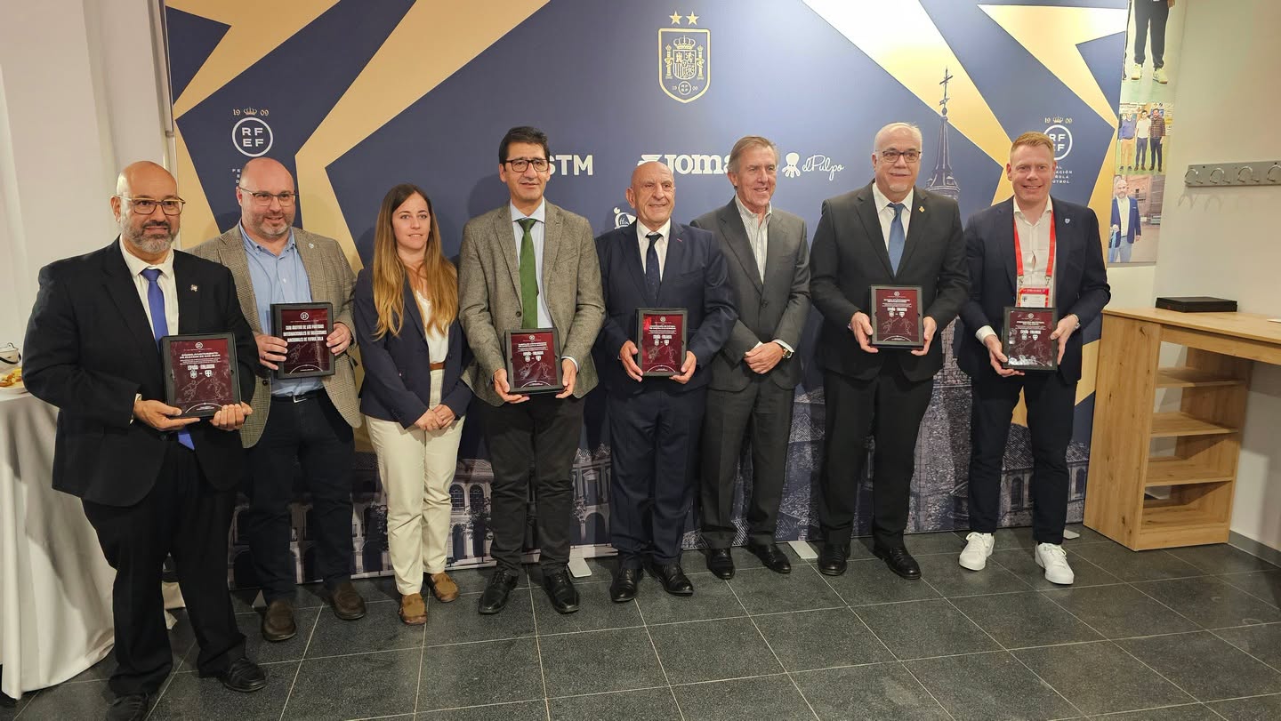 José Manuel Caballero Atribuye a la Devoción por el Deporte del Ayuntamiento de Manzanares la Realización del Partido España-Finlandia