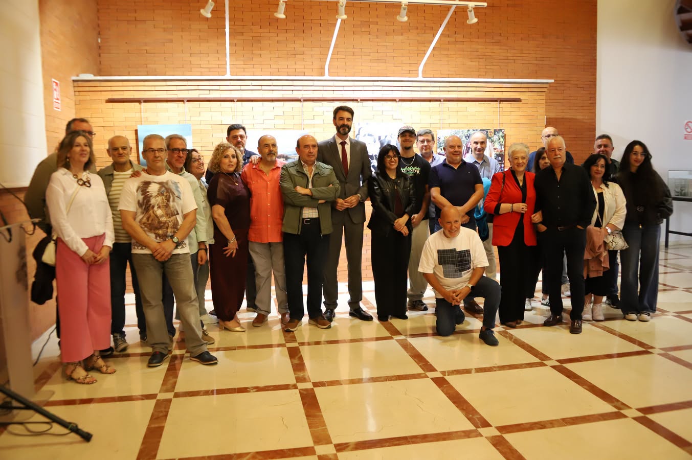La XII exposición fotográfica ‘Memorial Paco Boni’ en Manzanares perpetúa la memoria de Paco Boni