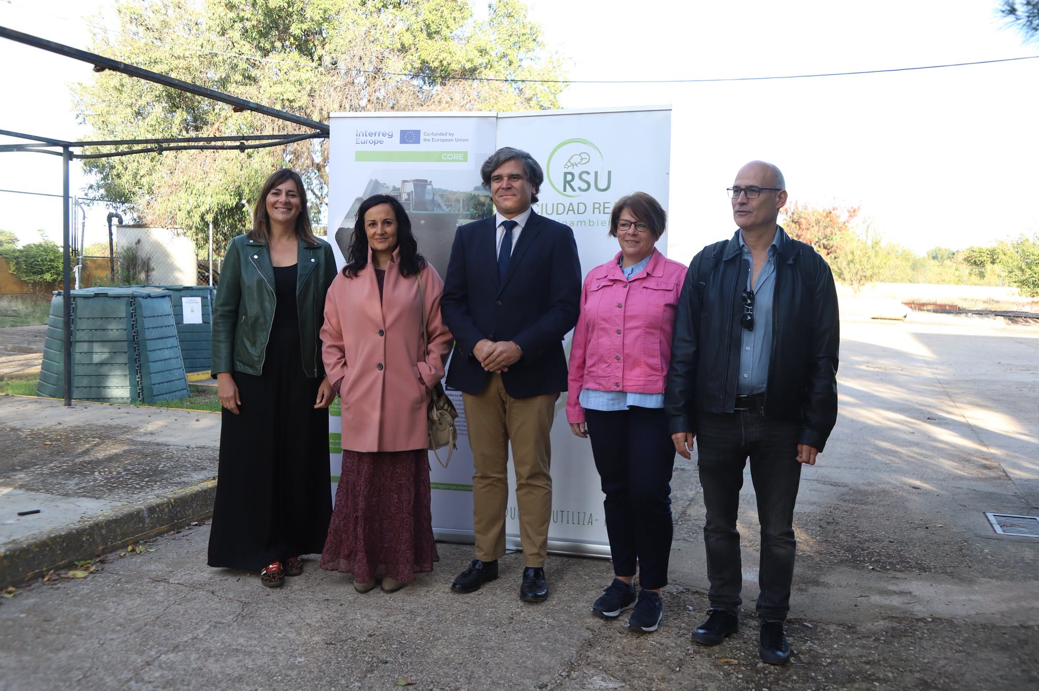 Proyecto de Compostaje Comunitario en CADI Manzanares Destaca en Europa: Delegación Europea Visita el Centro