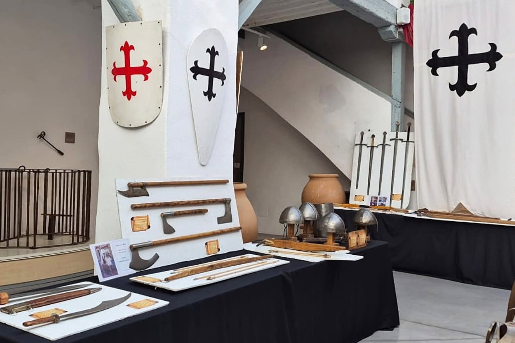 Réplicas de Armas Medievales Exhibidas en Casa Malpica para las XIII Jornadas Histórico-Turísticas “Manzanares Medieval”